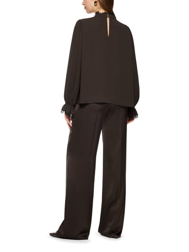 Fließende Bluse mit Spitze